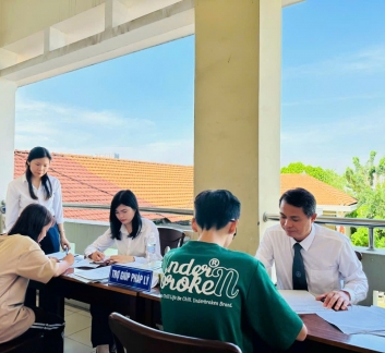 Company lawyers provide free legal advice.